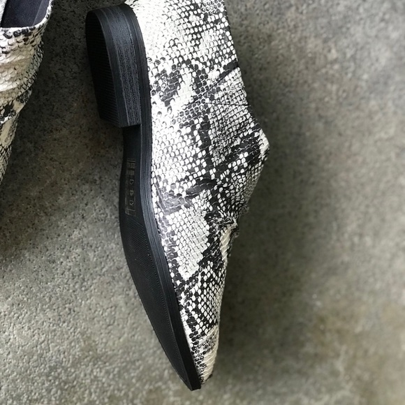 1 left! Qupid Tuxedo Python Snake Open Side Flat - Picture 7 of 8